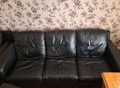 Black leather sofa 3 seater and 2 sofa chairs