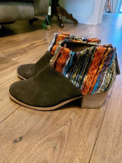 TOMS - suede boots- uk7