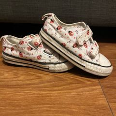 Girl shoes