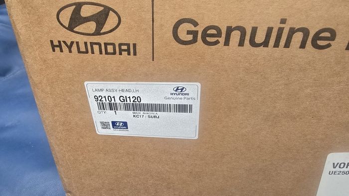 hyundai ioniq 5 left headlight and daylight