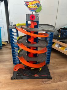 Hotwheels City Mega Garage