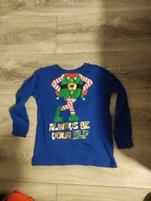 Bnwot Chirstmas tshirt age 7