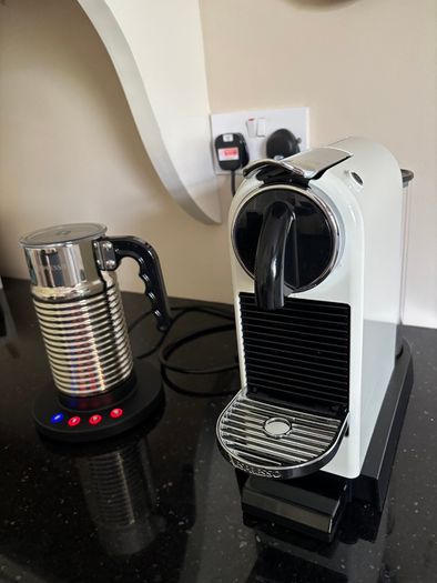 Nespresso Espresso Machine and Aeroccino 4 milk frother