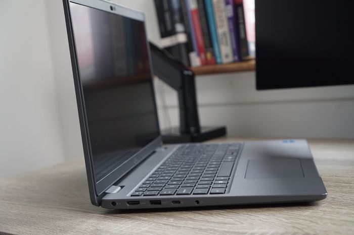 Dell Latitude 3550 15.6" | i5-1335U | 16GB | 256GB