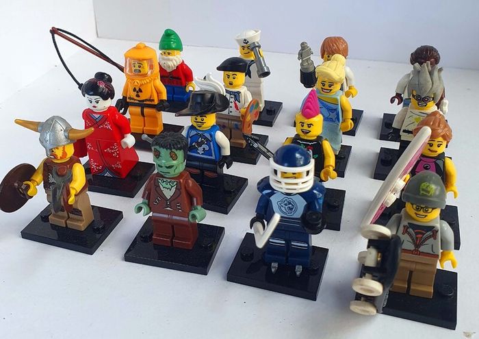 Lego Collectible MInifigures Series 4 (2011) 100% Complete