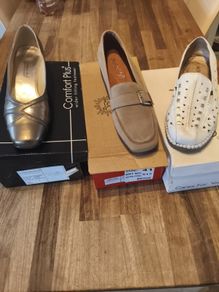 3 pears ladies shoes size 7 new in Box