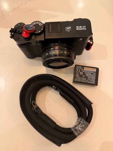 Fuji X-E5 and 27mm lens