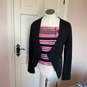 womans black blazer