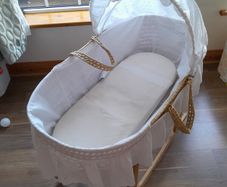 moses basket with  rocking stand