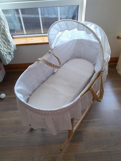moses basket with  rocking stand