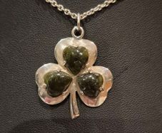 Beautiful vintage sterling silver shamrock necklace with green marble