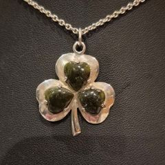Beautiful vintage sterling silver shamrock necklace with green marble