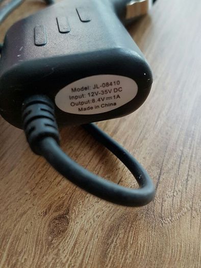 Car charger model JL-08410