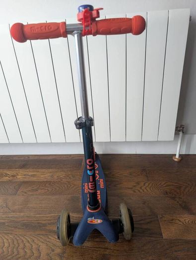 Mini Micro Deluxe Scooter - Navy
