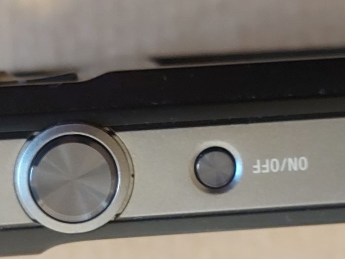 Sony Cyber-shot, Model DSC-W800, 20.1 Megapixels, 5 x optical Zoom, Battery Charged, Tested Fine, No Memory Card, Excellent Cosmetic Condition and working great
