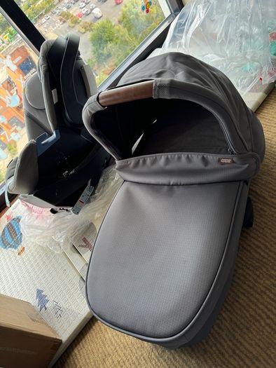 Buggy / Pram / Car Seat / Bassinet travel system