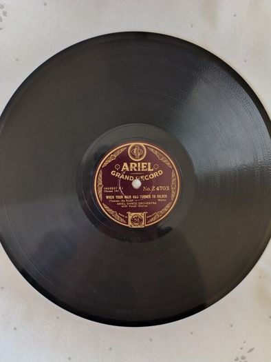 6 Gramophone Records.  Various labels.
