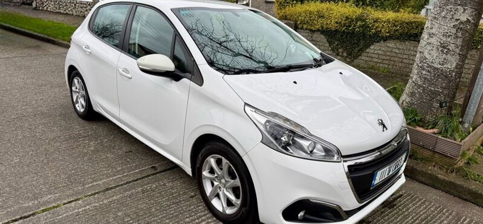 Peugeot 208 petrol  2017; 1.2 L