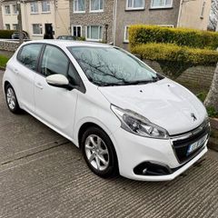 Peugeot 208 petrol  2017; 1.2 L