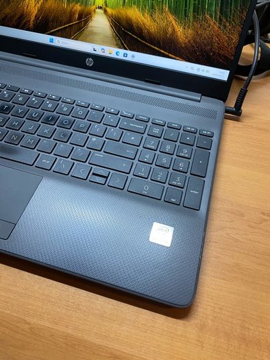 HP Laptop i5 pro 10gen 8/256 windows 11