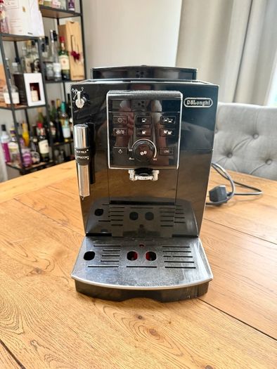 De Longhi - Coffee Machine