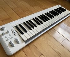 Korg K49 49-Key USB MIDI keyboard