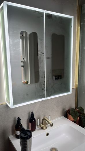 HiB mirrored Bluetooth LED bathroom cabinet [BROKEN]