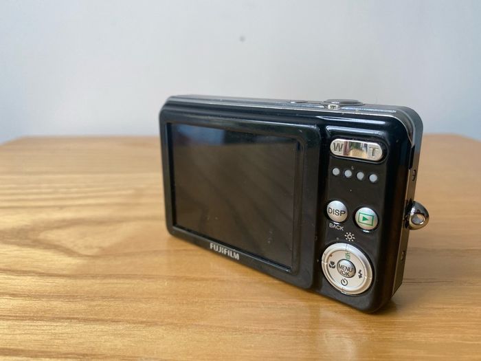 Fujifilm Finepix J30 Digital Camera 12.2 Megapixels ZOOM Issue FOR PARTS OR REPAIR