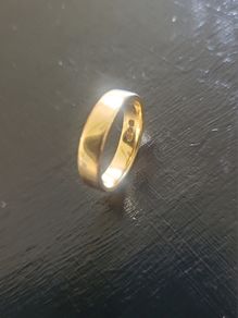 18ct Gold  - 18ct hallmarked Gold Ring