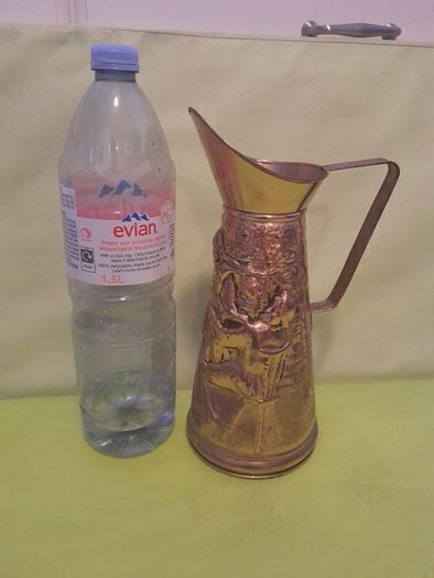 Vintage Peerage England Brass Pitcher Watering Can with Embossed Scene- 10e 29 m H, 12cm diameter at the base
