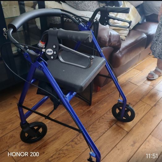 Honor 200 mobility walker
