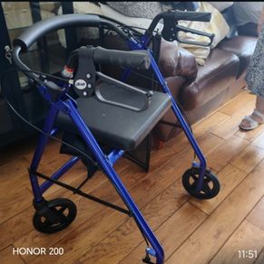 Honor 200 mobility walker