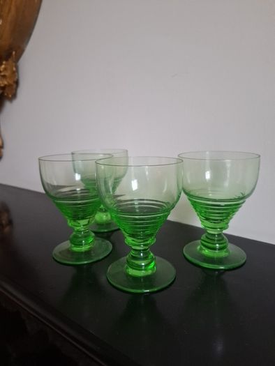 Paden 4 x Irridium glass goblets art deco