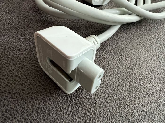 An original Macbook cable