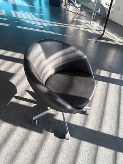 IKEA SKRUVSTA Swivel Chair in Black Faux Leather
