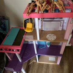 Free Barbie house & Barbie dolls