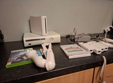 Xbox 360 & Nitendo Wii Bundle