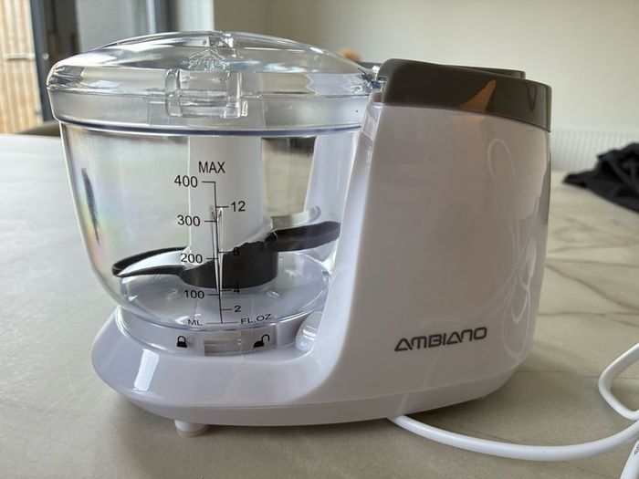 Electric mini chopper