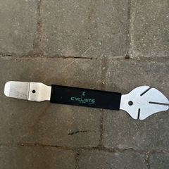 Bike disk rotor truing tool and pad spreader