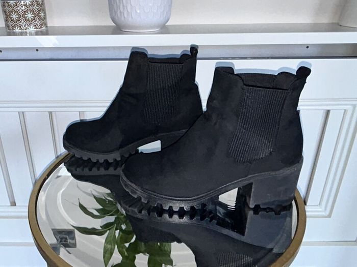 Ladies Black Block Heeled Faux Suede Ankle Boots from River Island. Size UK 6 / EU 39