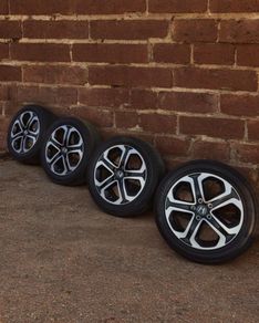 17" Genuine Honda Alloys Like New+ New Tyres