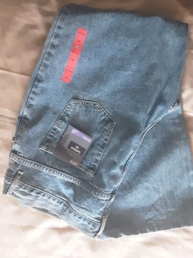 Jeans/Mark's and Spencer Fashion Fit Bootcut Jean's.. Size: 18UK