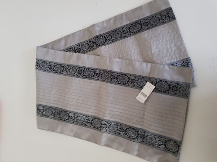 Silver Table Runner and 8 Placemats