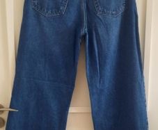 Pull and Bear denim cotton jeans 28 inch waist and 30 inch leg in very good condition see last two photos for exact measurements FREE STANDARD POSTAGE INCLUDED