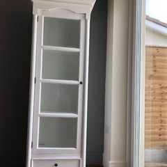 Elegant Contemporary Display Cabinet. Perfect conditions.