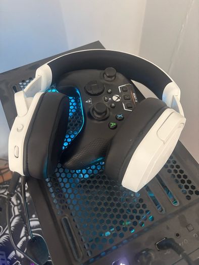 Gaming PC set-up with a 27inch curved Samsung monitor
