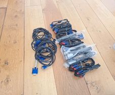 17 x VGA cables