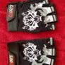 2 pairs of gloves Image 4