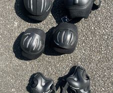 Knee pads / elbow pads / wrist braces