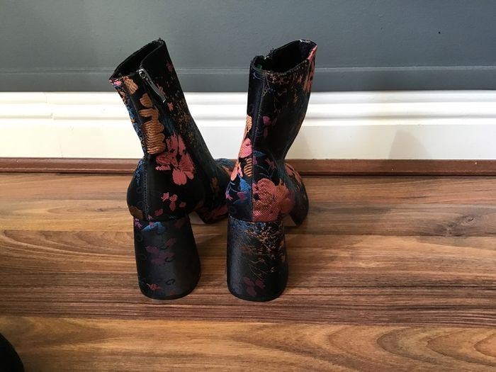 Stradivarius Ladies Fabric Patterened Boots Size 4